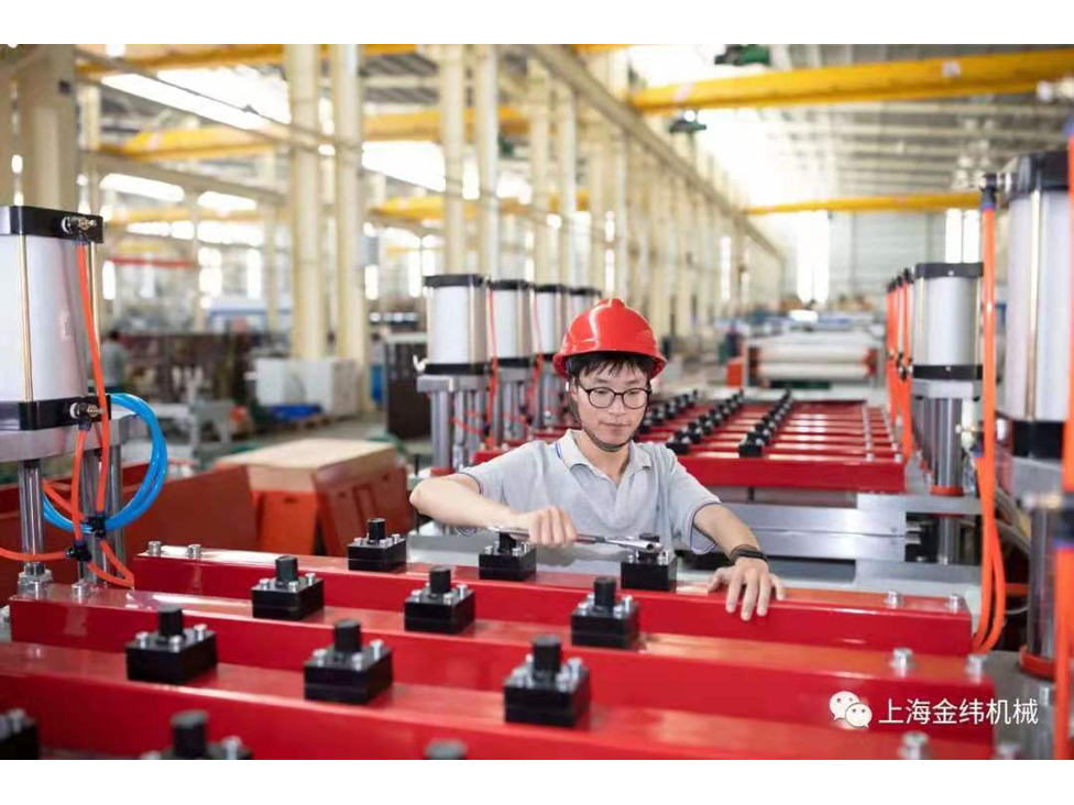 Guests of the green manufacturing technology training class for PVC products visited JWELL Machinery's Haining factory with a complete success