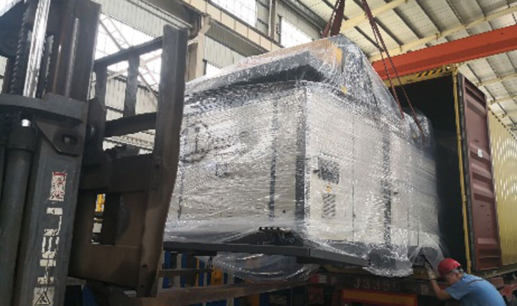 Automatic Blow Molding Machine Packing & Shipping