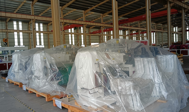 Plastic Shredder Crusher Machine