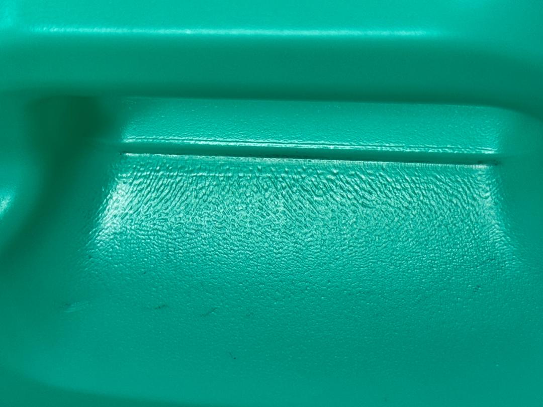 residual-grease-inside-mold-cavities.jpg